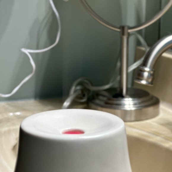 Essential Oil Diffuser - Picture 10 of 10